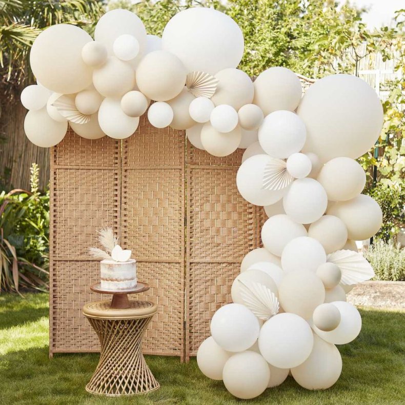 Hvid / Ivory Ballonbue med Faner 