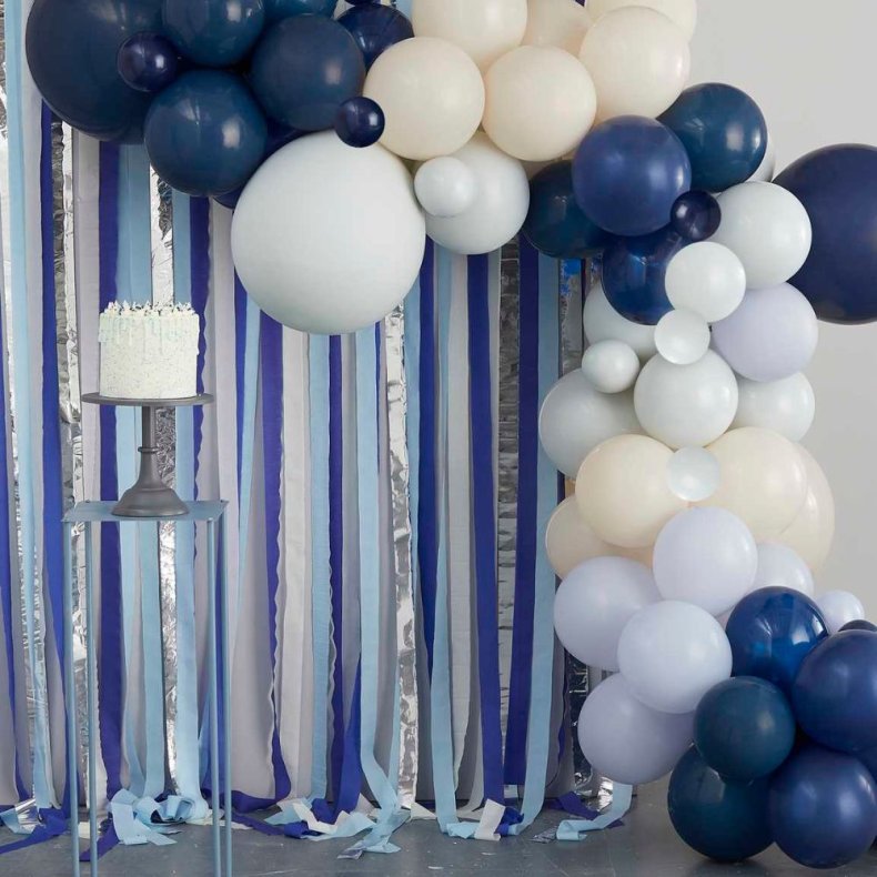 Bl / Hvid / Cremefarve Ballonbue Med Backdrop / Streamers 